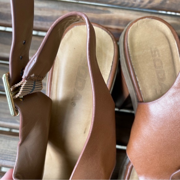 Soda heeled cris cross sandals - Picture 4 of 6